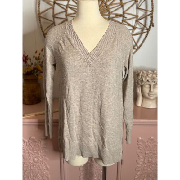 Women's lightweight tan Banana Republic sweater size small - Picture 1 of 5